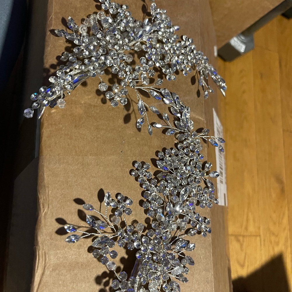 Elegant Silver Crystal Hair Accessory